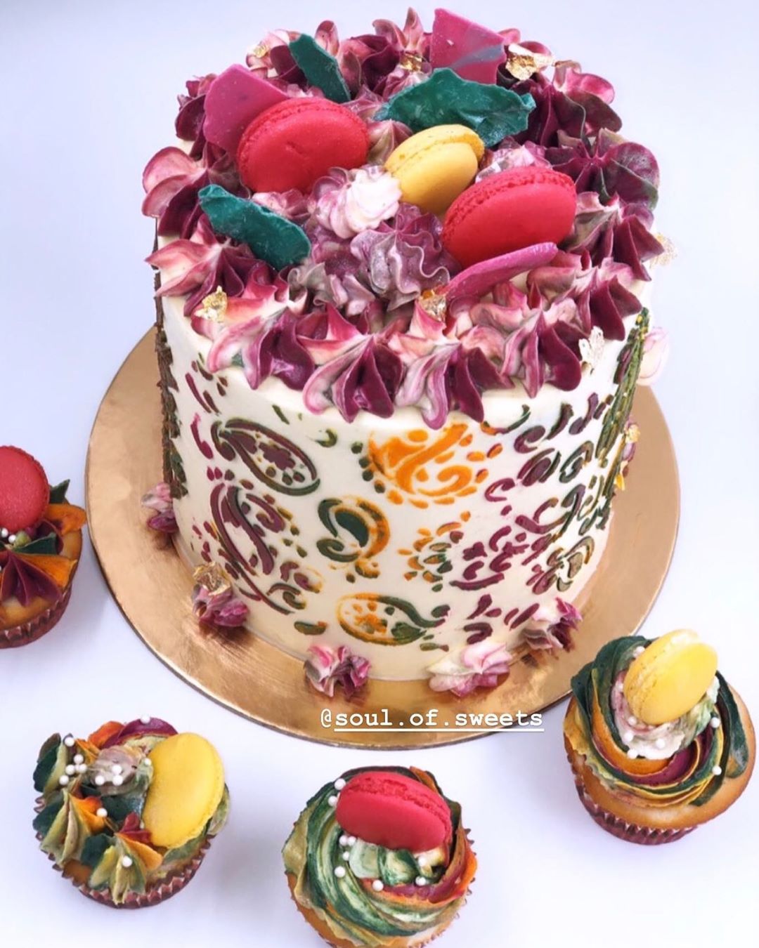 #cake #cupcakes #chocolate #cream #damma #khobar #ksa #coffee #party #birthday #pink #yellow #green #madewithlove #happiness #beauty #الدمام #الخبر #الشرقية #السعودية