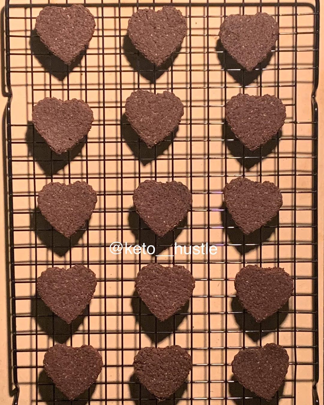بسكويت الزبده واللوز ، شارِكوها احبابكم ❤️
تحتوي القطعه على نص جرام صافي كارب - - - #cookies #keto_cookies# #ketocookies #keto #ketorecipes #ketodiet #ketolife #ketofood #ketolove #كيتو_دايت #كيتو #كيتوني #كيتونيه #nocarbs #nosugar #organic #noartificialflavors