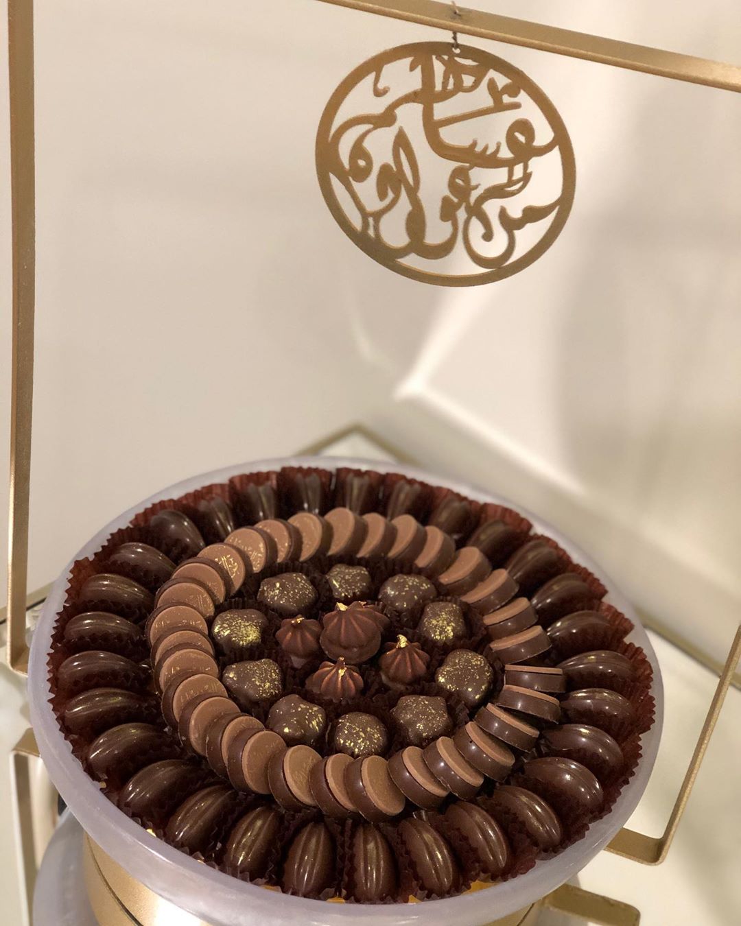 شوكلاتة العيد بثلاث نكهات و عبارات تهنئة مختلفة ✨
شوكولاتة بالكراميل ، شوكولاتة بالفلورنتين ، شوكولاتة بلو بيري بالفلورنتين