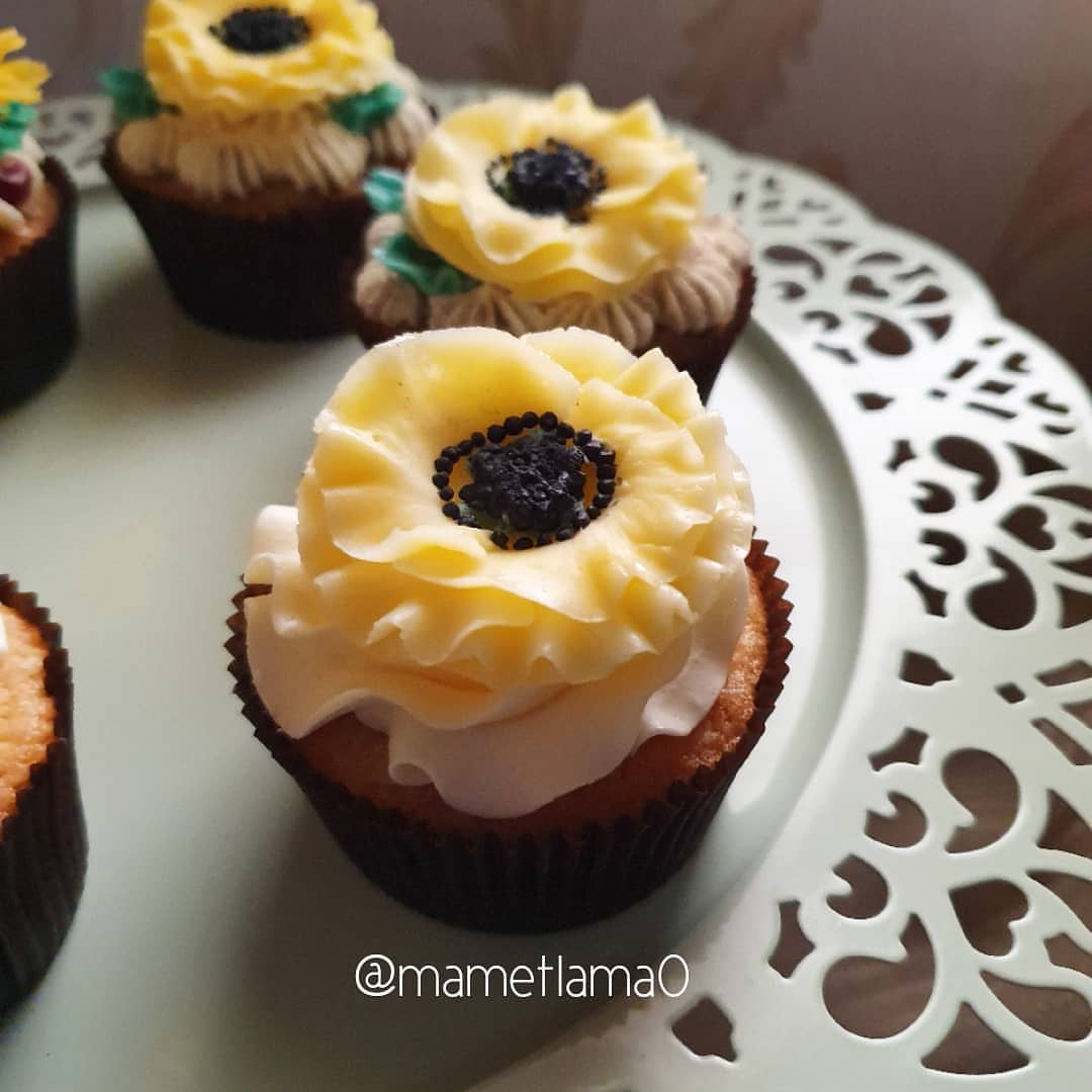 كابكيك مورّد
#كابكيك_الورود
#كابكيكة
#مناسبات
#ضيافة_مكة
#حفلات_تخرج #كافيهات #مكة#مزاج#قهوة_المساء #قهوة_تركية
#chocolate_cake #
#blossom #blossom_cupcake #classic #buzzfeedfood #babyshawer