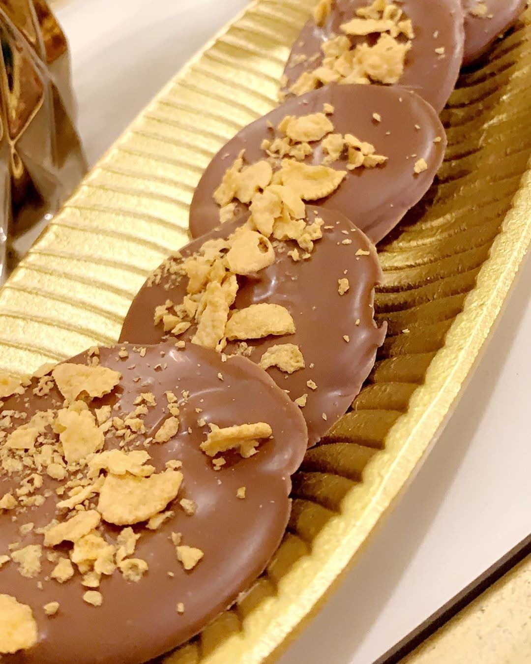 #الشرقيه #طباخات #مناسبات #شكولاته #افراح #الدمام #الخبر #لذاذه #دعم #كاكاو نكهات متعدده ومنوعه من الشكولاته(لوتس،تشيز كيك ، بستاشيو ،قهوه ، توفي، رايس كريسبي)