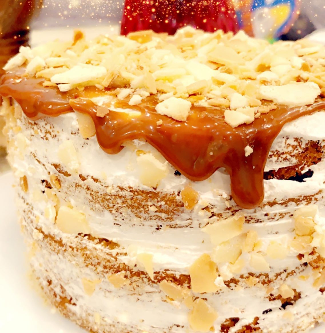 #naked_cake #الدمام #الخبر # الشرقيه #ضيافه #مناسبات #طباخة_الشرقية #ابداع #لذاذه #مطبخ #كيك #تشوكلت #تقديمات نيكد كيك ٦انش بالقهوه والكراميل مع الفيوتين المقرمش الطعم اخر لذاذه