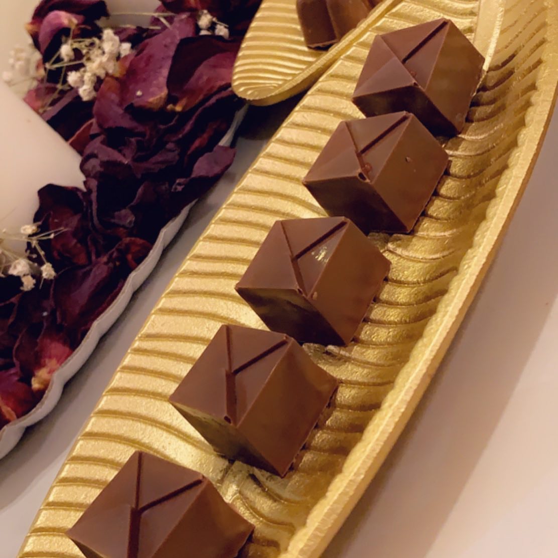 #الشرقيه #طباخات #مناسبات #شكولاته #افراح #الدمام #الخبر #لذاذه #دعم #كاكاو نكهات متعدده ومنوعه من الشكولاته(لوتس،تشيز كيك ، بستاشيو ،قهوه ، توفي، رايس كريسبي)