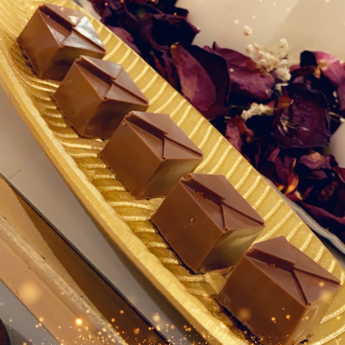 #الشرقيه #طباخات #مناسبات #شكولاته #افراح #الدمام #الخبر #لذاذه #دعم #كاكاو نكهات متعدده ومنوعه من الشكولاته(لوتس،تشيز كيك ، بستاشيو ،قهوه ، توفي، رايس كريسبي)