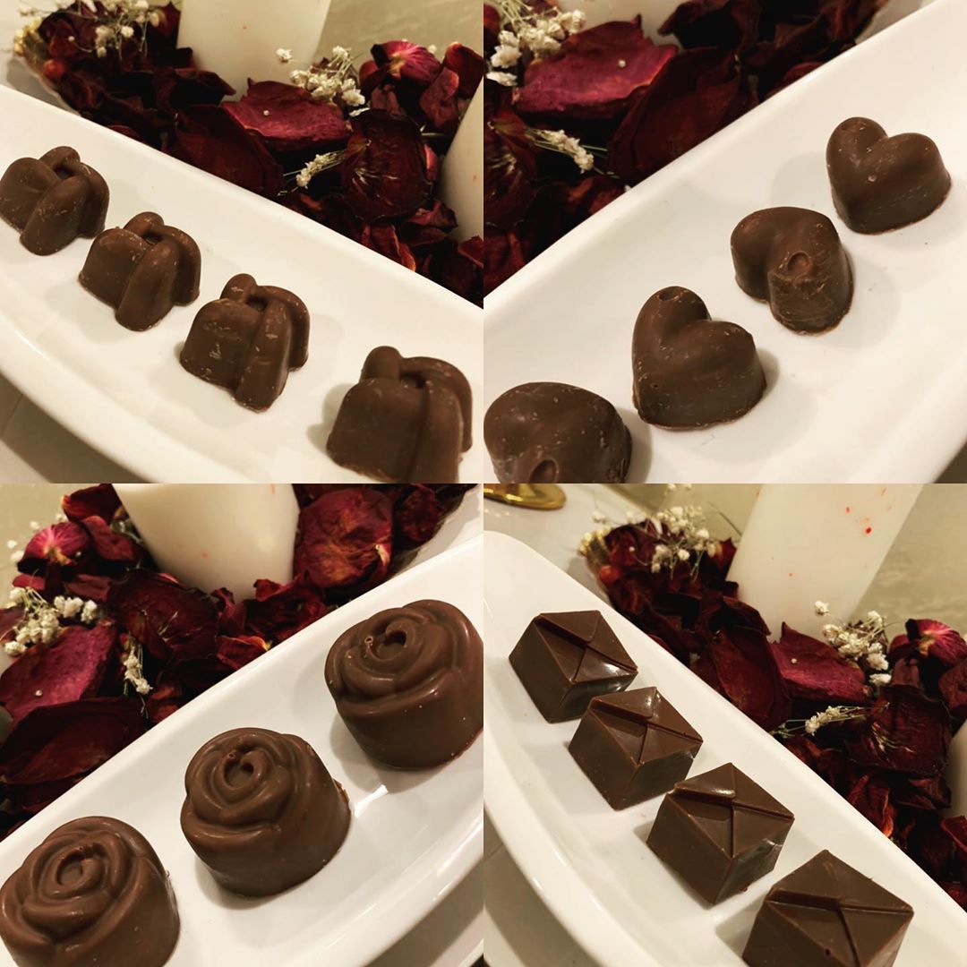#الشرقيه #طباخات #مناسبات #شكولاته #افراح #الدمام #الخبر #لذاذه #دعم #كاكاو نكهات متعدده ومنوعه من الشكولاته(لوتس،تشيز كيك ، بستاشيو ،قهوه ، توفي، رايس كريسبي)