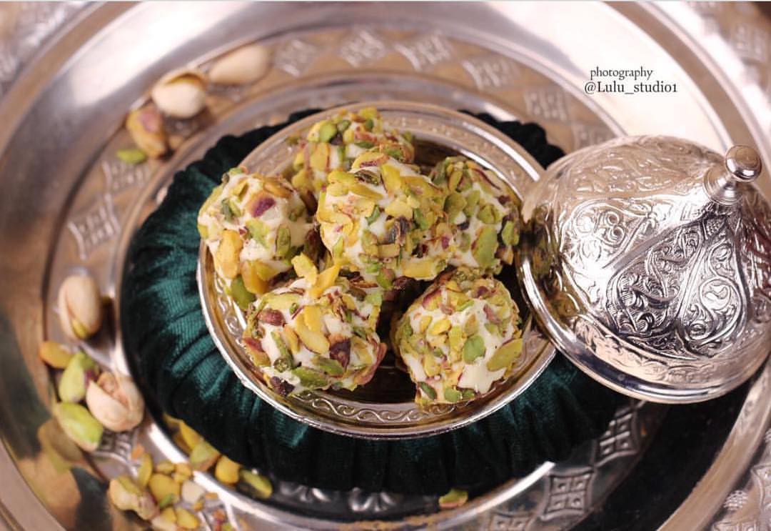 .
. .
معمول طري ولذيذ
بالفستق واللوز و جوز الهند المحمص✨
للطلب واتس : 0503223736
تصوير : @lulu_studio1