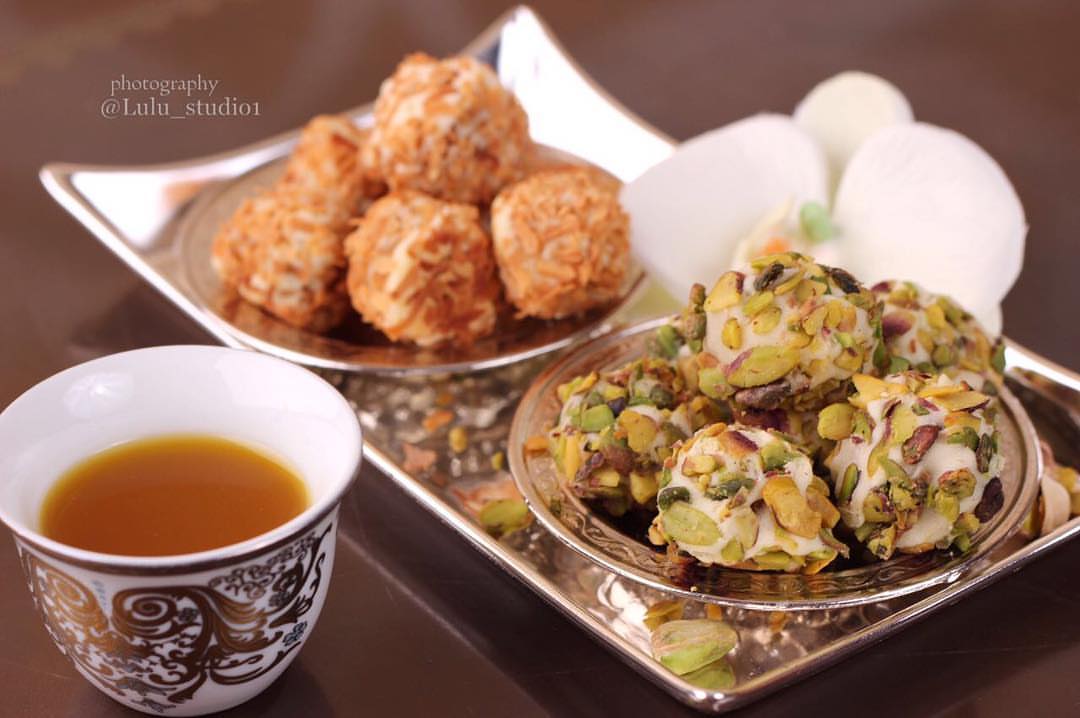 .
. .
معمول طري ولذيذ
بالفستق واللوز و جوز الهند المحمص
للطلب واتس : 0503223736