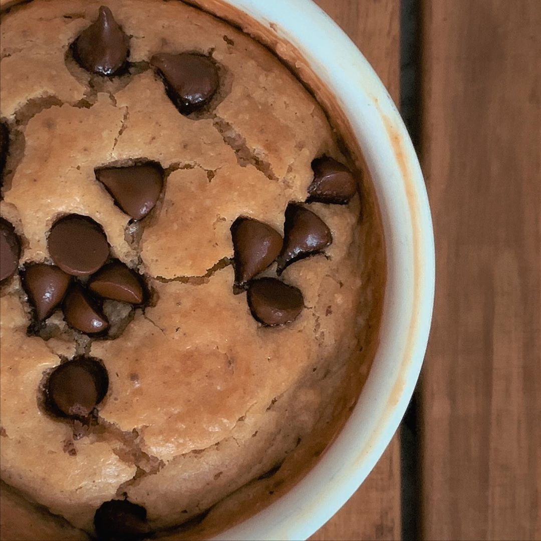 Mug cakes .
.
.
.
المكونات:
٢ ملعقة ك زبدة الفول السوداني
٢٠ ج شوفان
مغلف سكر ستيفيا
بيضة
فانيلا ملعقة ص
ملعقة باكينج باودر
الطريقة
نخلط جميع المكونات وندخلها الفرن من ٨-١٢ دقيقة
#فعاليات_الحجر_المنزلي #سناك #سناك_صحي #healthyfood #healthysnacks#حلى_سريع #حلى_رمضان #وصفات_لذيذة #وصفات_دايت