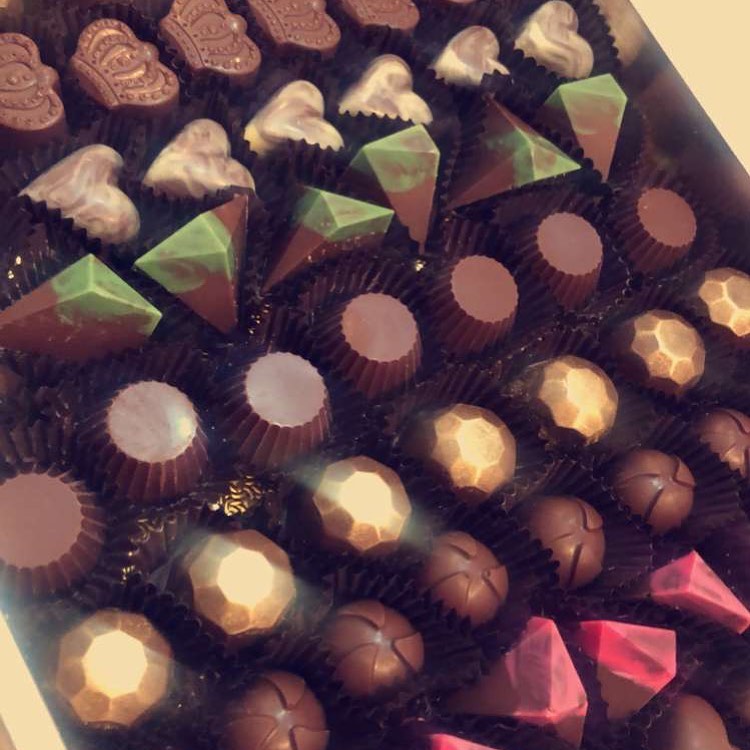 العيد يعني شوكولاتة لذيذة فاخرة بحشوات مميزة