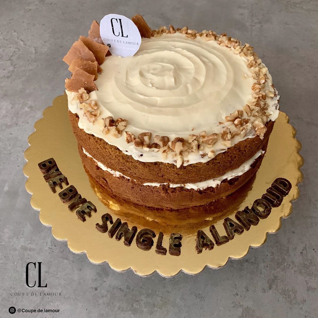 ⠀
كيكة الجزر اللذيذة و المميزة مع الكتابه .. تليق في مناسباتكم السعيدة ✨ #coupe_de_lamour bakery
#كوبي_دي_لامور
