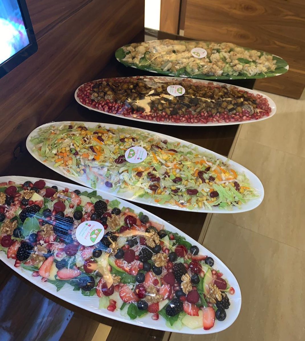 Made with love#salad #saladrecipe #saladas #yamyam #طلبات #سلطه_روكا️ #سلطات_لذيذه #سلطاتي #الرياض_ #اسر_منتجة #توصيل #فته#فراوله #جرجير #ناتشوز