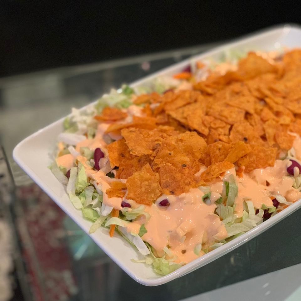 سلطه الناتشوز اللذيذه #ناتشوز #سلطات_لذيذه #طلباتي #جمعات_بنات #سلطه_لذيذة #طلبات #salad #salada #fresh #nachos #نودي_سالد