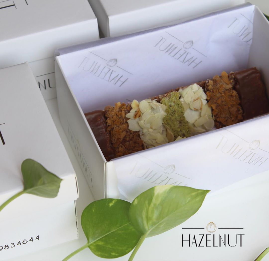 {2} Semolina triangles
Semolina triangles covered with chocolate, pistachio and crepe, enjoy the dilcuise taste and special price!
_____________________________ {٢} مثلثات السميد
مثلثات السميد مغطاة بالكاكاو والفستق والكريب ، استمتع بالطعم اللذيذ والسعر الخاص!
