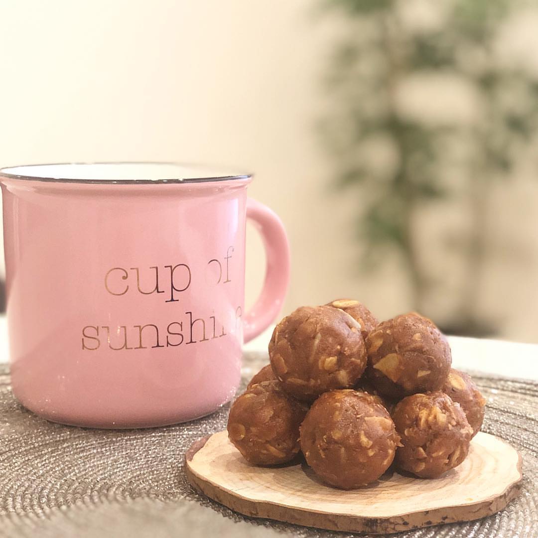 كرات الطاقة بالتمر .. خيارك الصحي واللذيذ
.
.
Energy balls on the go absolutely delicious .
.
.
.
#granola #healthy_granola #healthy_snack #homemade_granola
#جرانولا #جرانولا_صحية #جرانولا_منزلية #سناك_صحي #وجبة_خفيفة