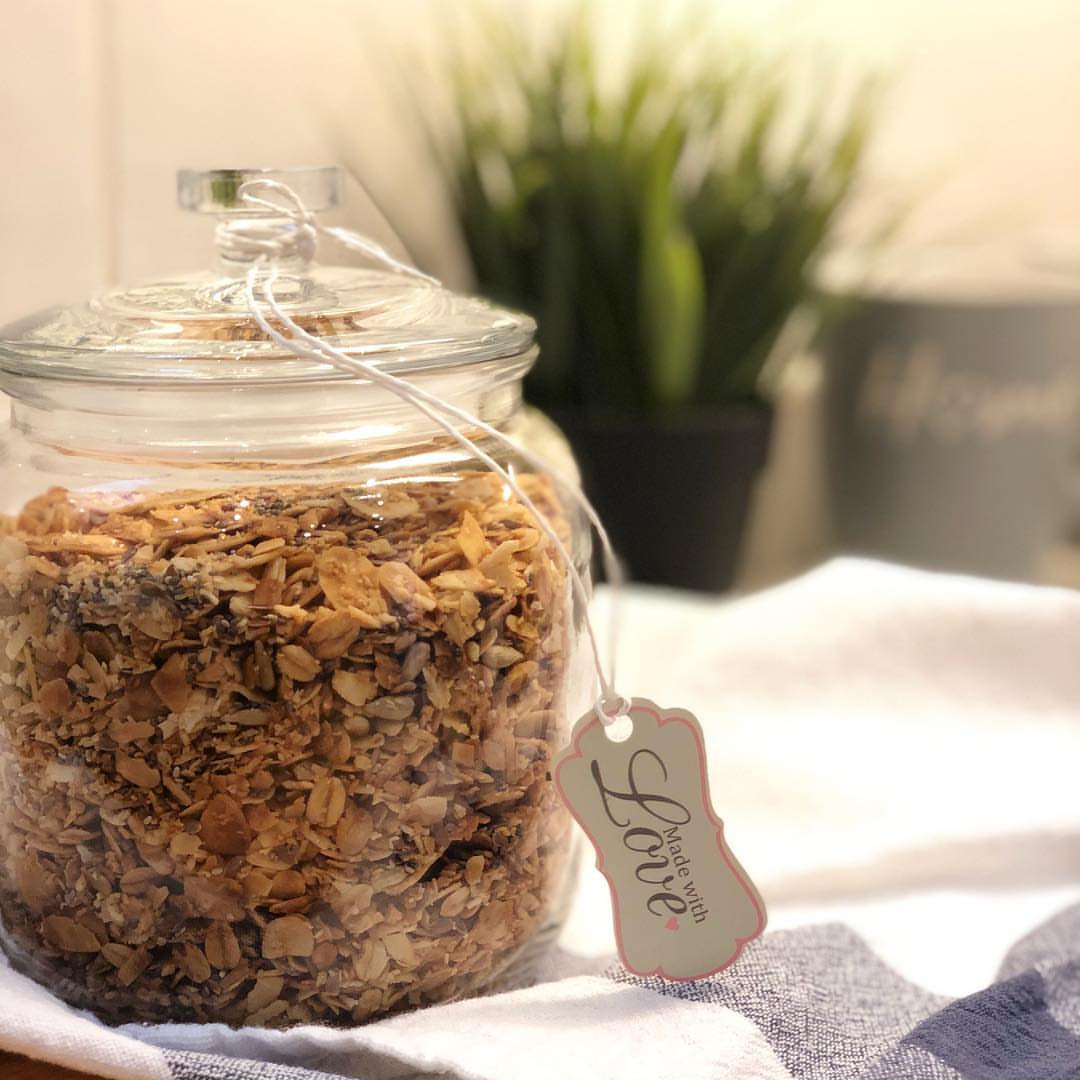 Prepared for the upcoming busy days .
.
.
.
.
#granola #healthy_granola #healthy_snack #homemade_granola
#جرانولا #جرانولا_صحية #جرانولا_منزلية #سناك_صحي