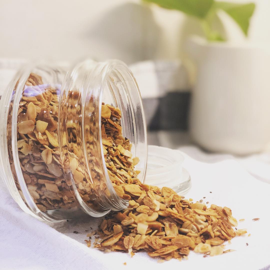 أفضل بداية ليوم مليء بالنشاط .
.
.
.
.
#granola #healthy_granola #healthy_snack #homemade_granola
#جرانولا #جرانولا_صحية #جرانولا_منزلية #سناك_صحي
