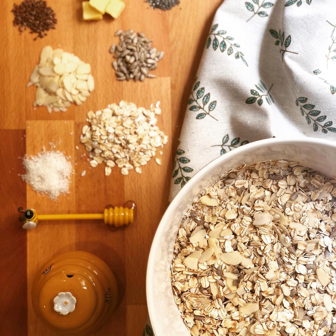 مكونات منتقاة بكل عناية ... #granola #healthy_granola #healthy_snack #homemade_granola
#جرانولا #جرانولا_صحية #جرانولا_منزلية #سناك_صحي