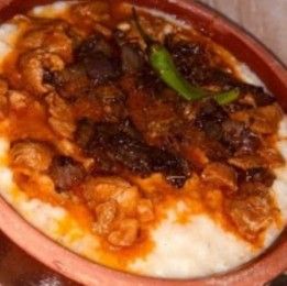 جريش بالصلصة الحمراء