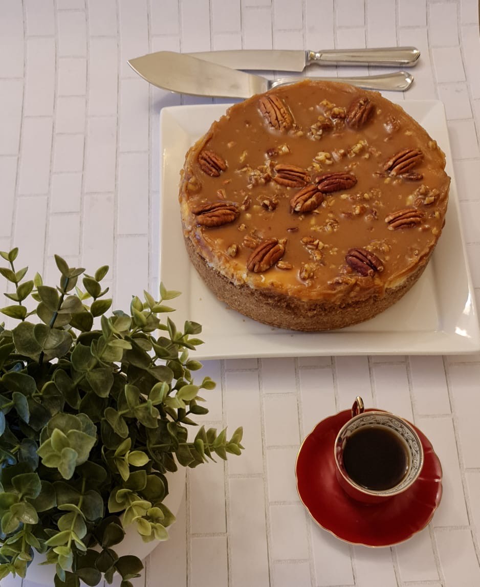Pecan praline cheesecake