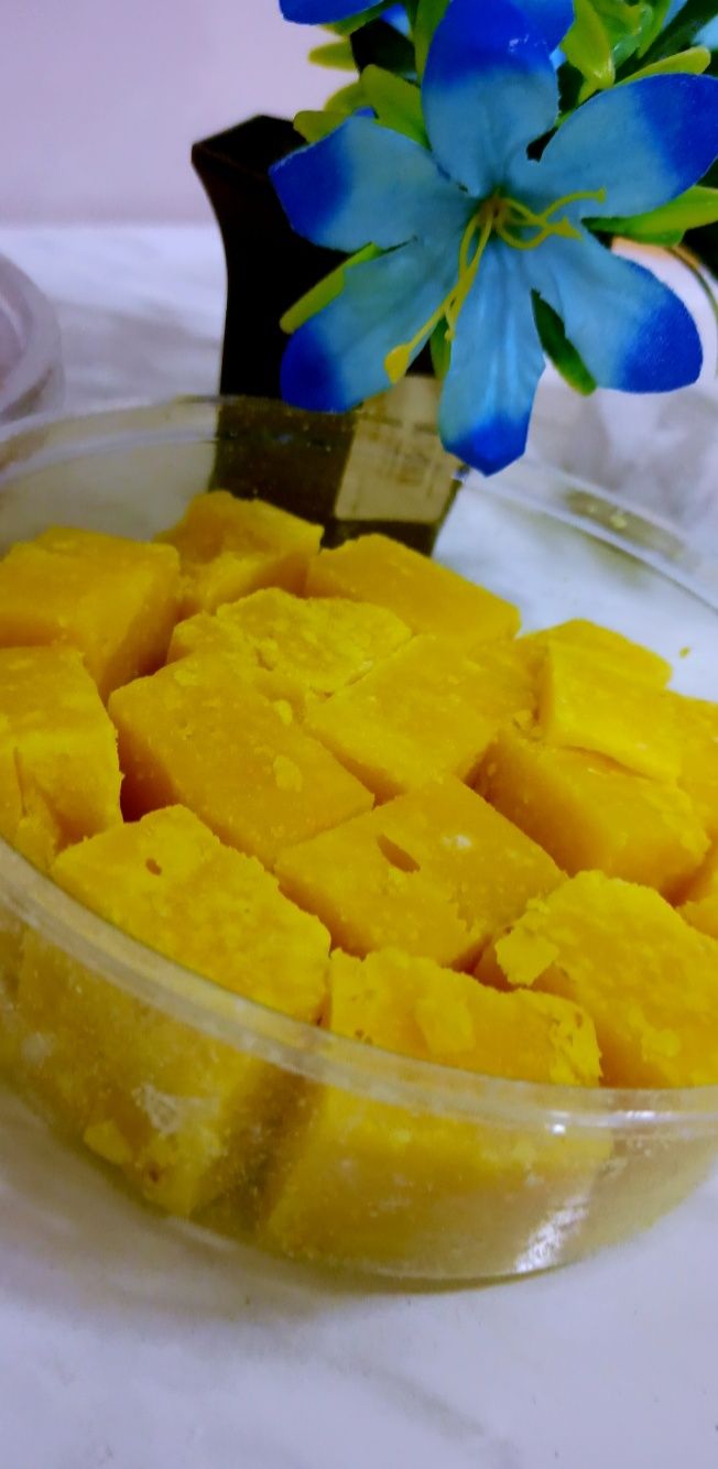 حلوى صفراء