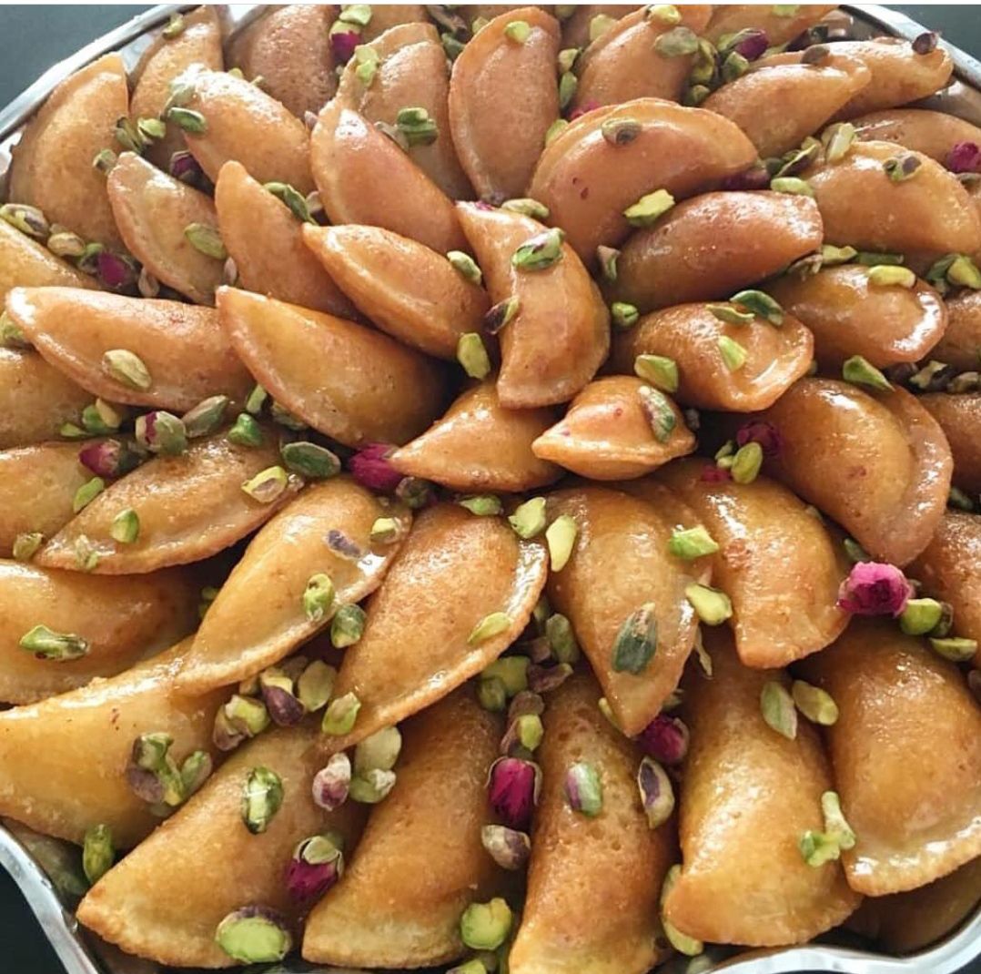 قطايف بالحوز او بالقشطة أو بالتمر