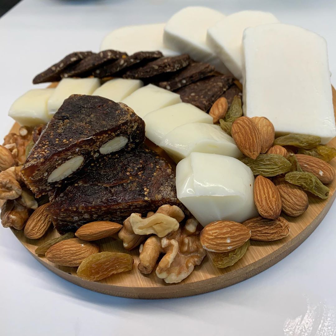 العشر مباركه عليكم جميعا وتقبل الله منا ومنكم بحط هاليومين صور ممكن تستفيدون منها لفطور العيد بما ان كلنا بنعيد ببيوتنا