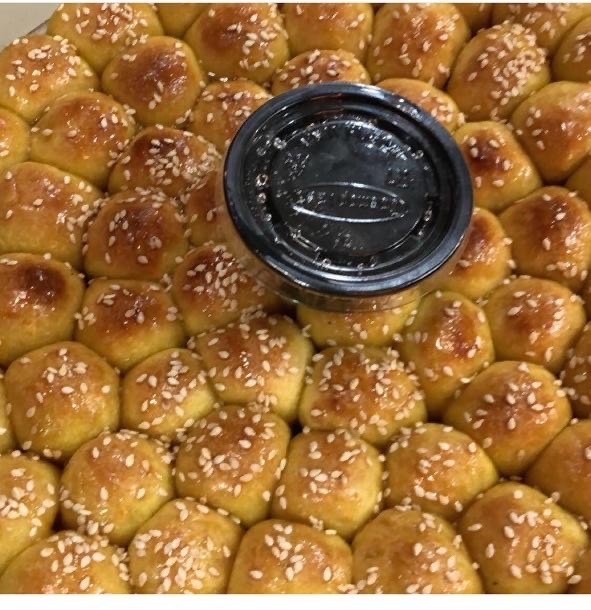 خليه نحل بالهيل والزعفران محشيه بنوعين من الجبن الاسعار على حسب حجم الصحن ب30درهم صغير وكبير ب60درهمً