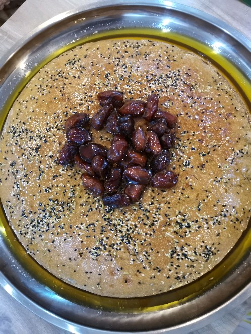 خبز.. مله. بالسمن والعسل والتمر